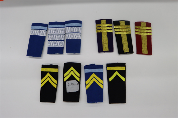 Meilleure qualité OEM ODM rangs signe pilote aviateurs fil d'or broderie épaulettes accessoires uniformes épaulettes Badges 